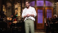 Jake Gyllenhaal performs Boyz II Men's ‘End of the Road' in ‘SNL' monologue — and fans are speechless