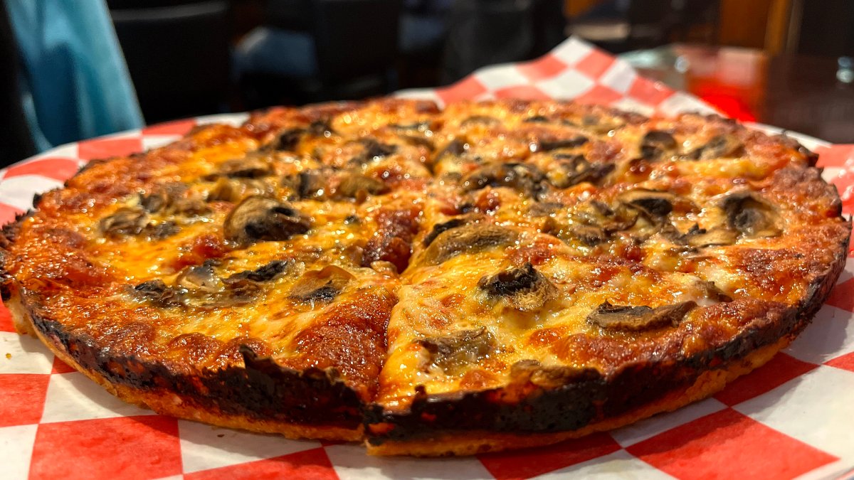 Best Unknown Bar Pizza? Try Smitty’s Pub In Taunton, Ma – Nbc Boston