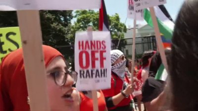 Pro-Palestinian protesters surround White House