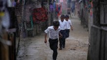 Children run to school in the rain in Gardi Sugdub Island