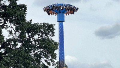 Riders stuck upside down at Oregon amusement park rescued