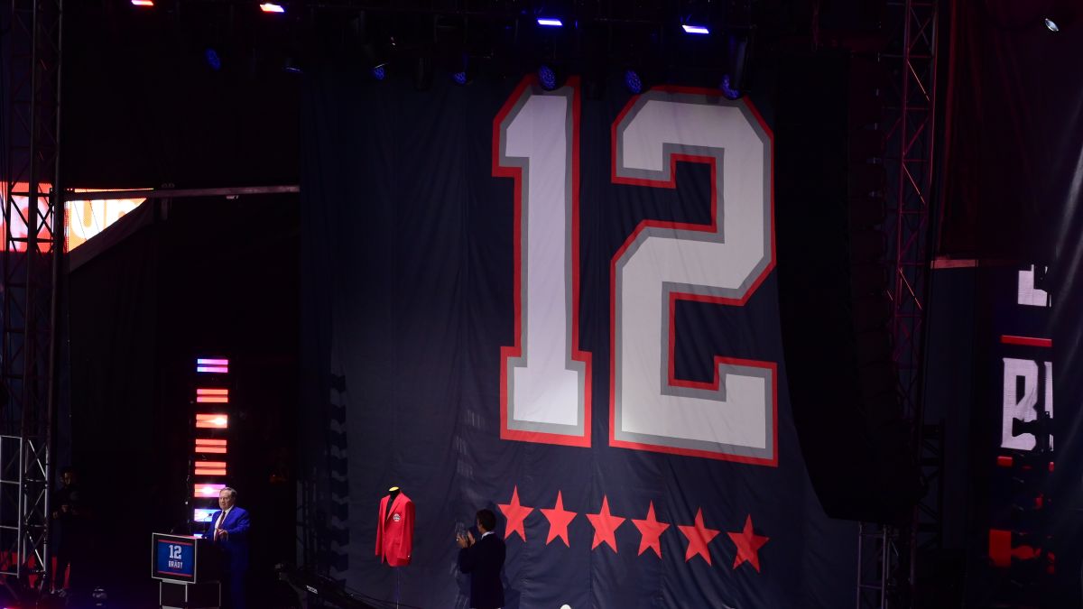 Live updates: Patriots to unveil Brady statue before preseason opener