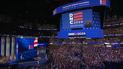 Mindy Kaling shouts out Massachusetts during DNC