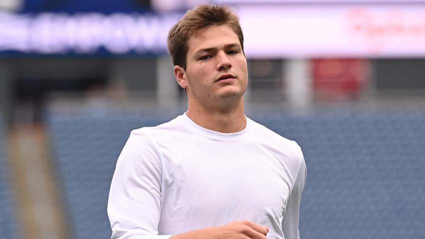 Patriots quarterback Drake Maye