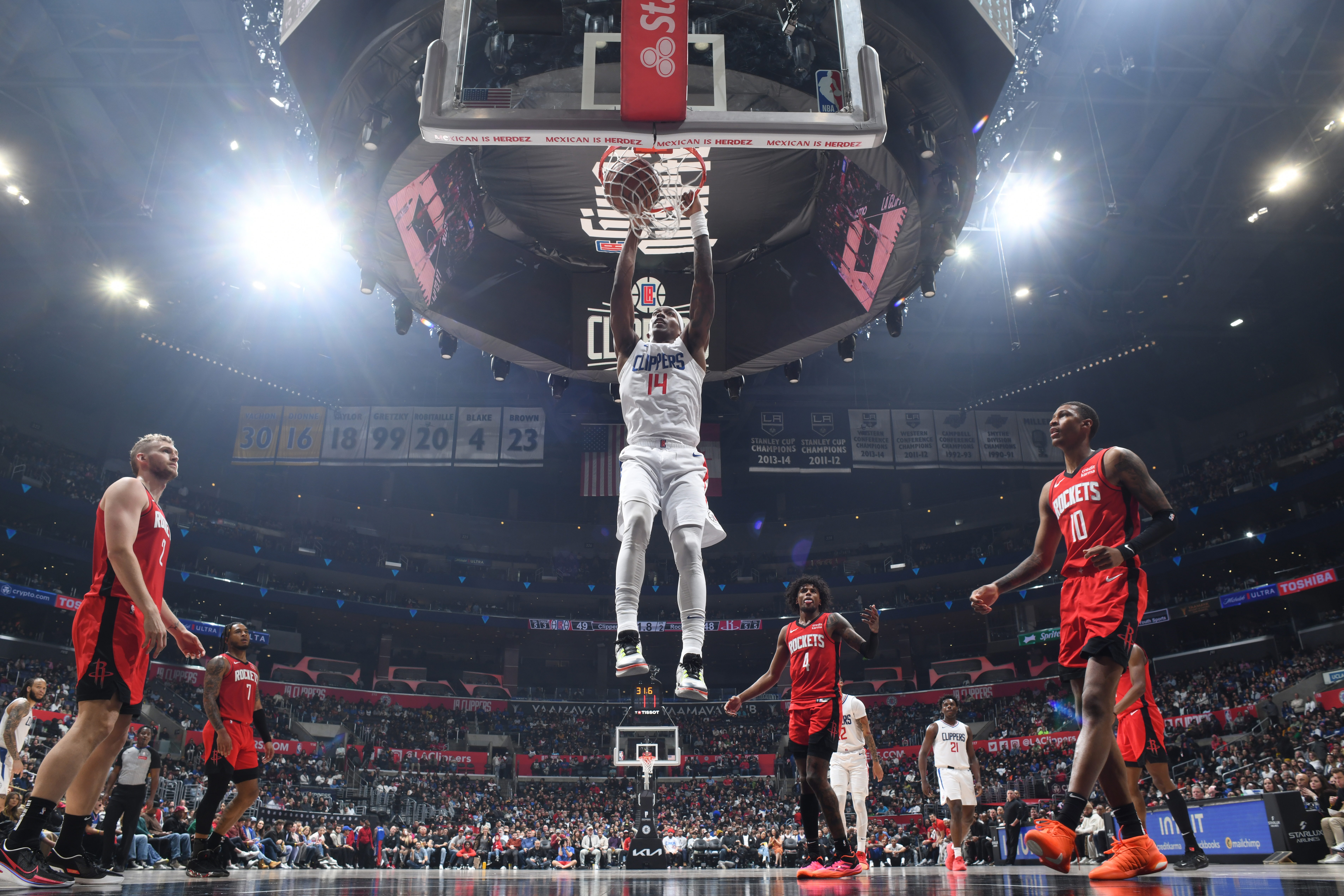 Terrance Mann dunking 