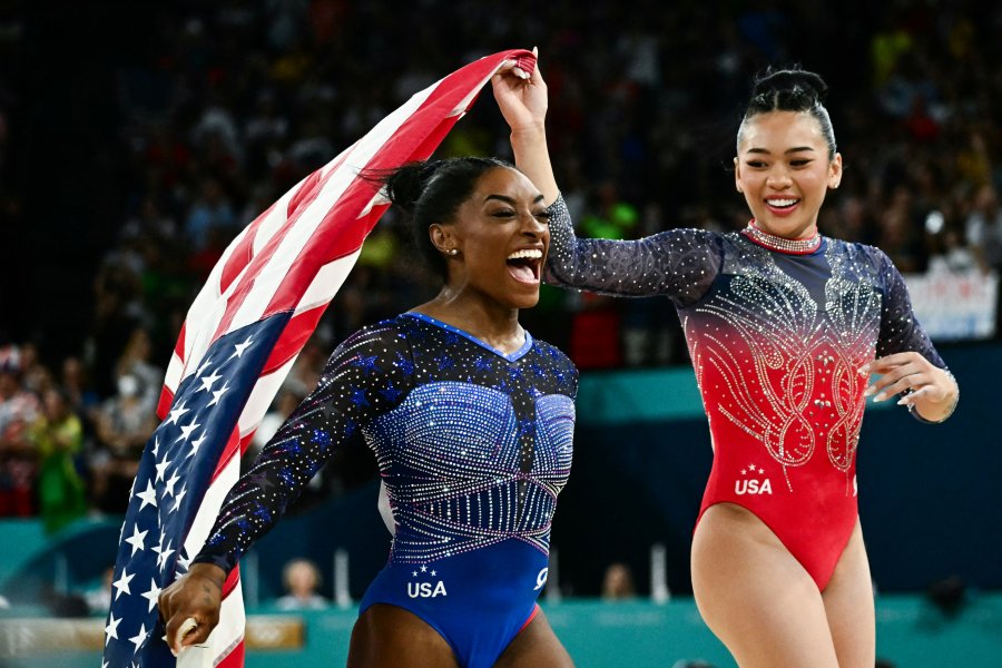 Simone Biles and third-placed US' Sunisa Lee celebrate