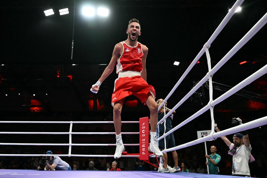 France's Billal Bennama reacts after beating Dominican Republic's Yunior Alcantara Reyes in the men's 51kg semi-final boxing match during the Paris 2024 Olympic Games at the North Paris Arena, in Villepinte on August 4, 2024