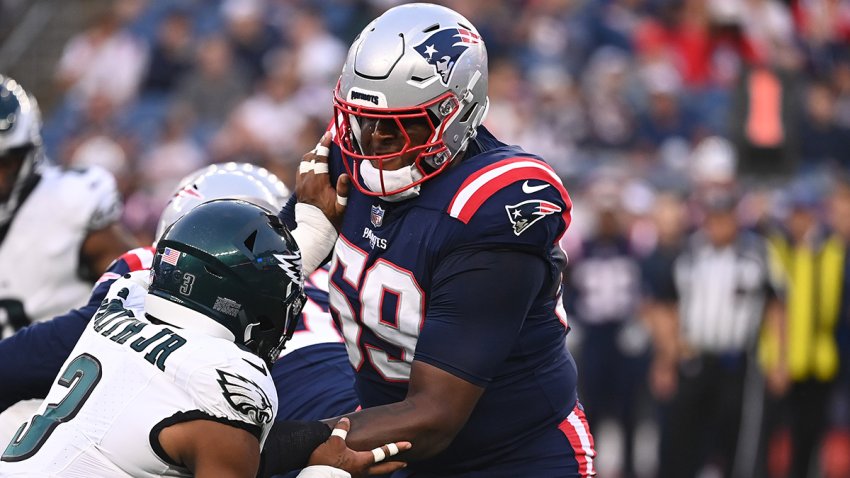 Patriots offensive tackle Vederian Lowe