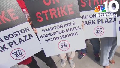 Teachers, hotel workers demand better work conditions, dock workers strike ends