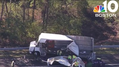 Traffic delays after 2 trucks crash on I-95 in Lynnfield