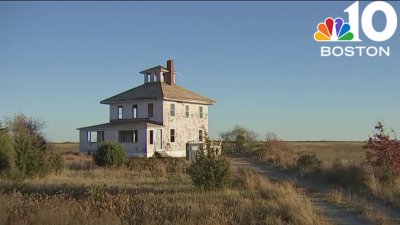 Donor offers $1M to save Newbury's iconic pink house