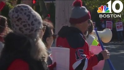 Teacher strikes continue in two North Shore communities