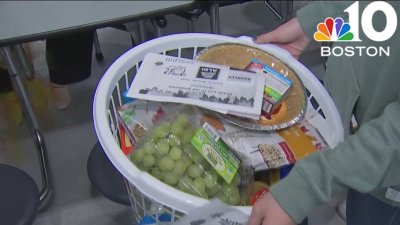 Middle schoolers in Medford create Thanksgiving donation baskets