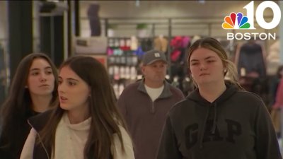 Mass. malls welcome Black Friday crowds