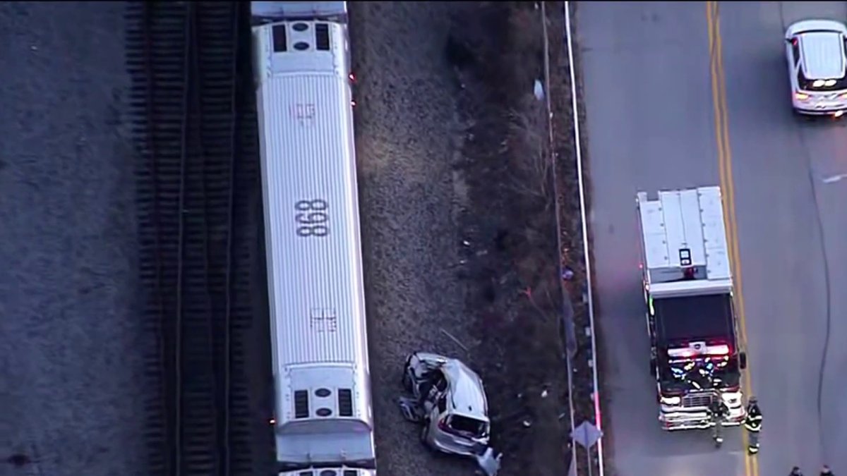 commuter-rail-delays-after-train-strikes-car-on-tracks-nbc-boston