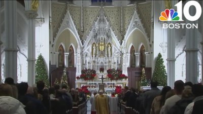 Hundreds attend Mass on Christmas Eve at Boston church