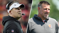 Raiders head coach Josh McDaniels and Browns consultant Mike Vrabel