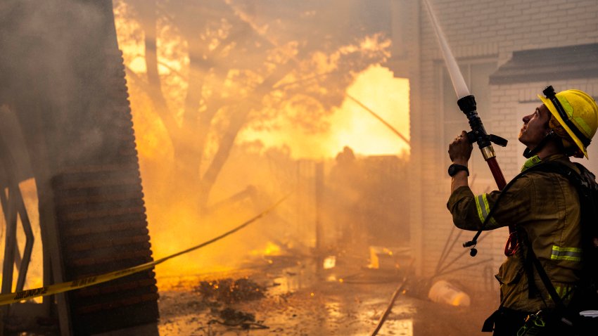 PACIFIC PALISADES, CALIFORNIA: Orange County and Los Angles County firefighters work to save homes within the Palisades Fire zone in Pacific Palisades, California on Thursday January 9, 2025. (Melina Mara/The Washington Post via Getty Images)