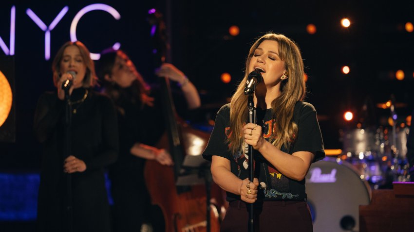 THE KELLY CLARKSON SHOW — Episode BP085 — Pictured: Kelly Clarkson — (Photo by: Weiss Eubanks/NBCUniversal via Getty Images)