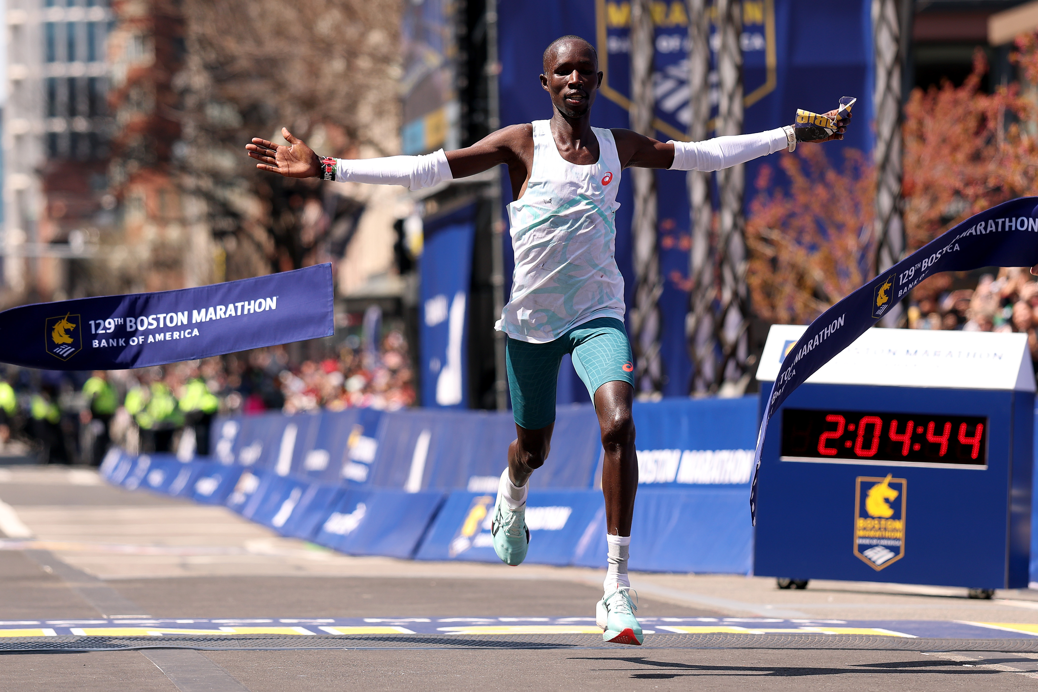BOSTON, MASSACHUSETTS &#8211; APRIL 21: John Korir of Kenya crosses the finish line to win the 129th Boston Marathon Men&#8217;s division on April 21, 2025 in Boston, Massachusetts. (Photo by Maddie Meyer/Getty Images)