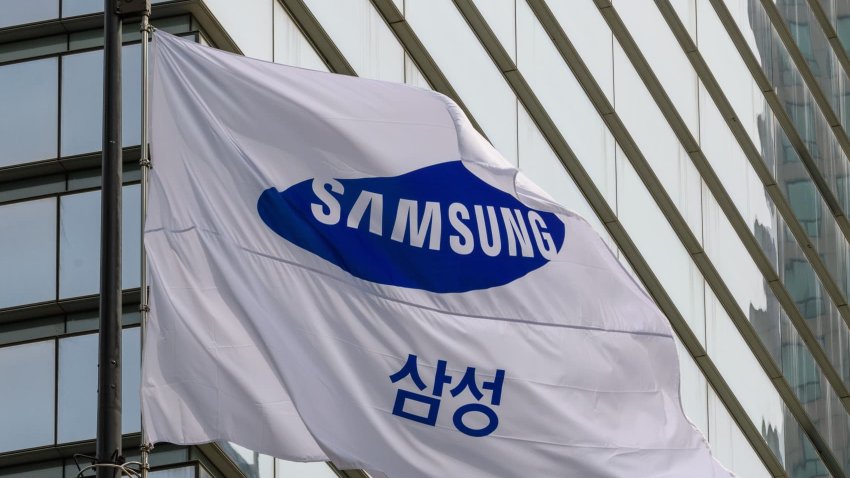 A Samsung Group flag flutters in front of the company’s Seocho building in Seoul. 