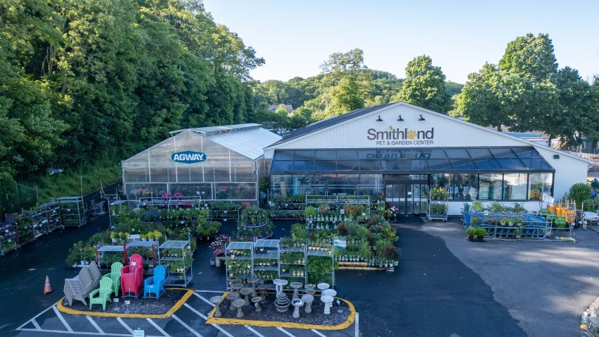 Smithland Pet & Garden Center, Bethel, CT