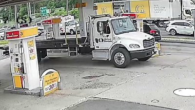 Four employees arrested during ICE raid at Southington car wash