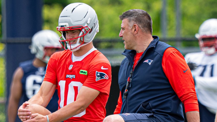 Patriots quarterback Drake Maye and head coach Mike Vrabel