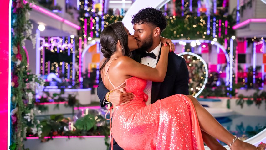 LOVE ISLAND USA — Episode 736 — Pictured: (l-r) Amaya Espinal, Bryan Arenales — (Photo by: Kim Nunneley/Peacock)