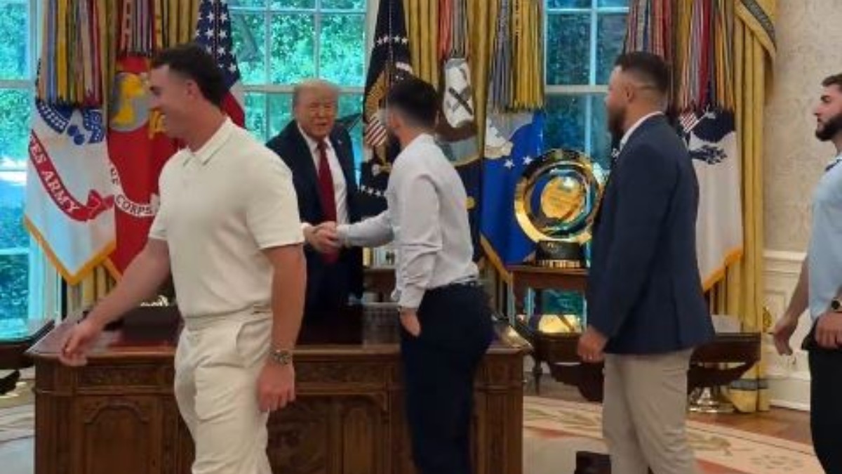 Red Sox players meet Trump at White House