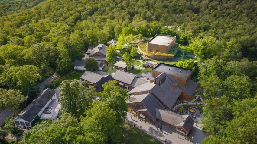 Jacob’s Pillow announced that the rest of its summer festival would be canceled less than a month after the grand reopening of the Doris Duke Theatre, which was lost in a fire in 2020.