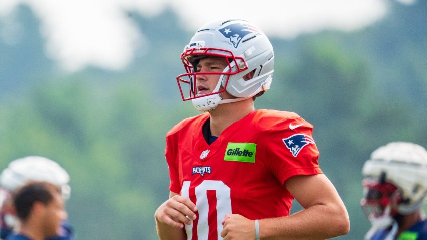 Patriots quarterback Drake Maye