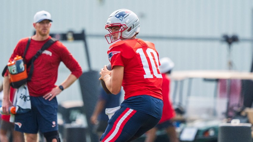 Patriots quarterback Drake Maye