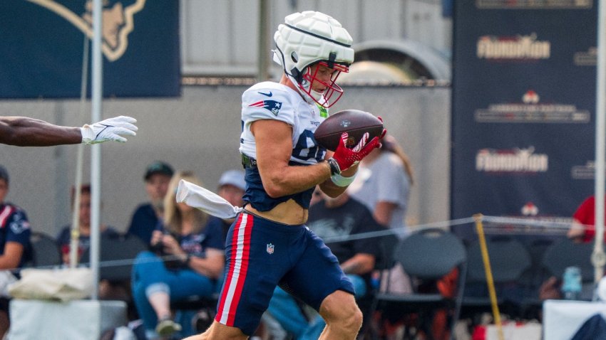 Patriots wide receiver Efton Chism III