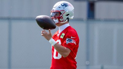 Patriots quarterback Tommy DeVito