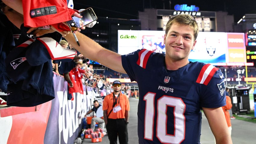 Patriots quarterback Drake Maye