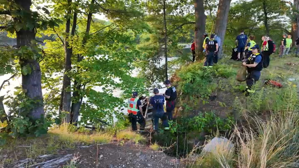 Driver dies in Manchester NH I-293 crash into Merrimack River – NBC Boston