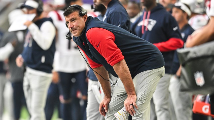 Patriots head coach Mike Vrabel