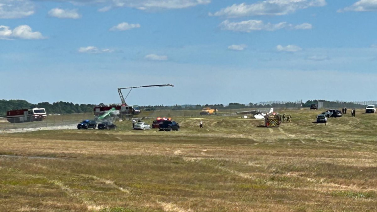 Small plane crashes at Maine airport, leaving 1 dead