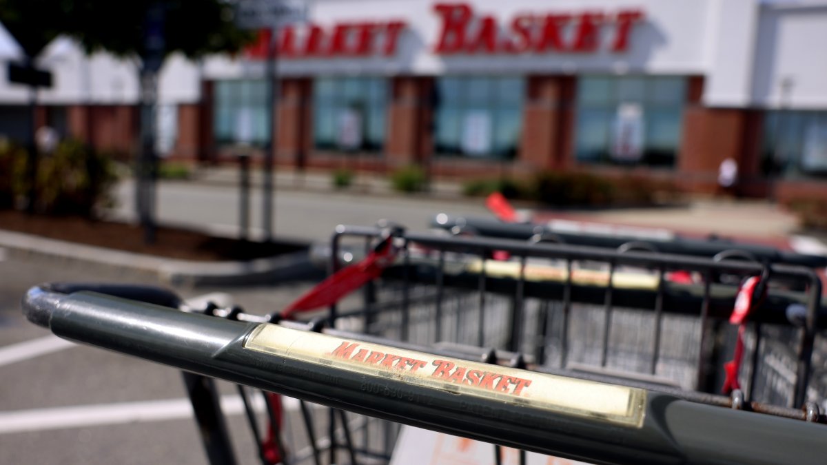 Market Basket names longtime executive, former bagger as new president