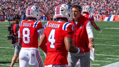 Patriots wide receiver Stefon Diggs, running back Antonio Gibson and head coach Mike Vrabel