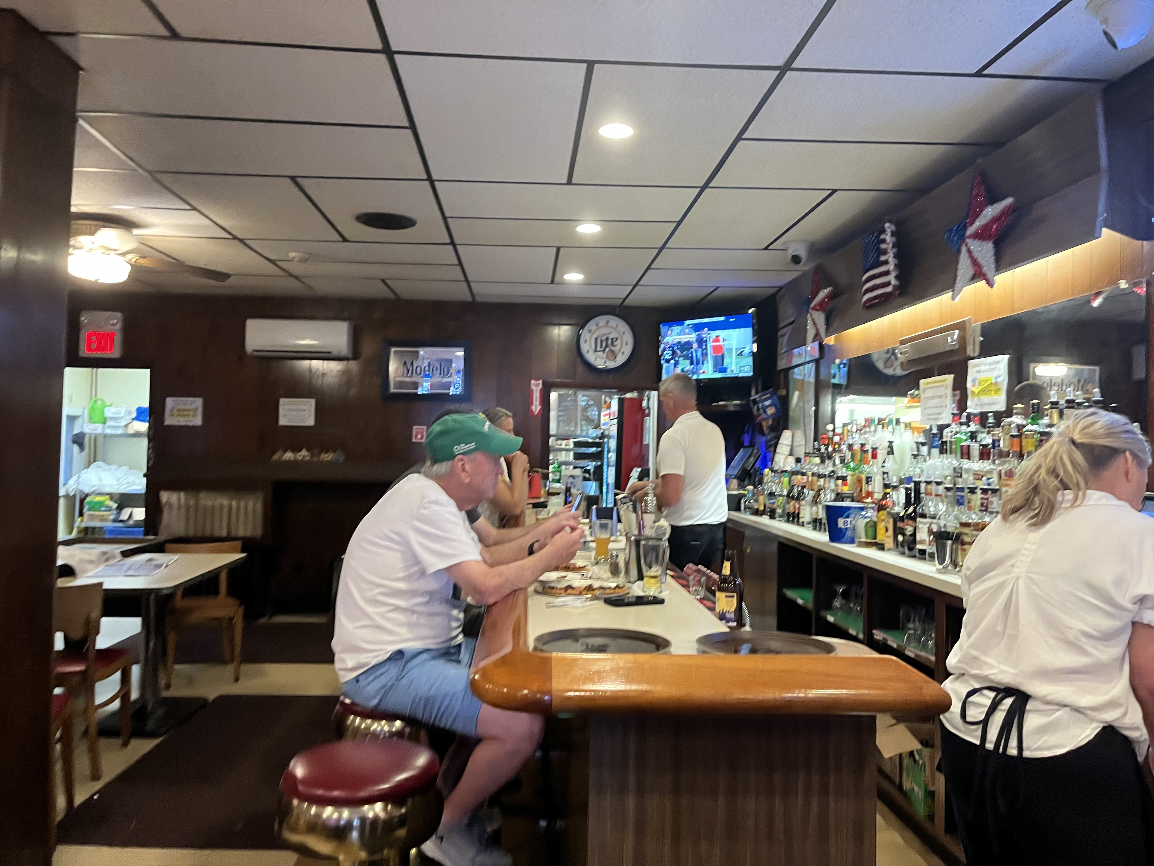 PHOTOS: Classic South Shore bar pizza at Randolph's Lynwood Cafe