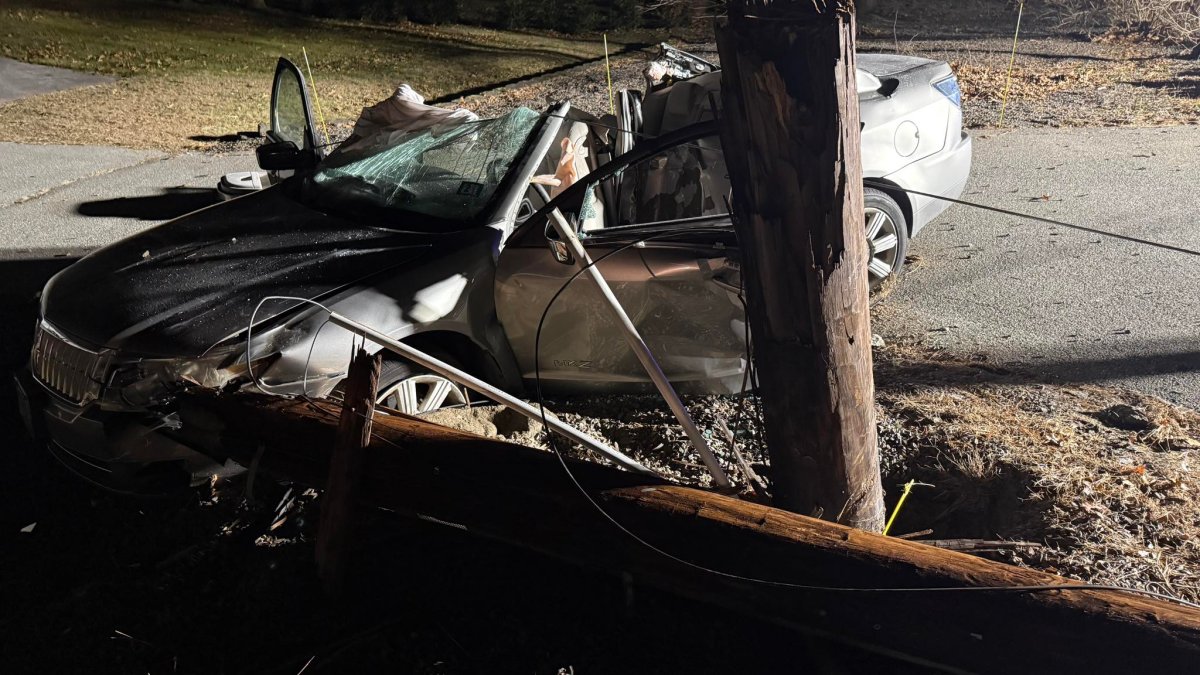 Man killed after crashing into utility pole in NH, dropping live wires on car