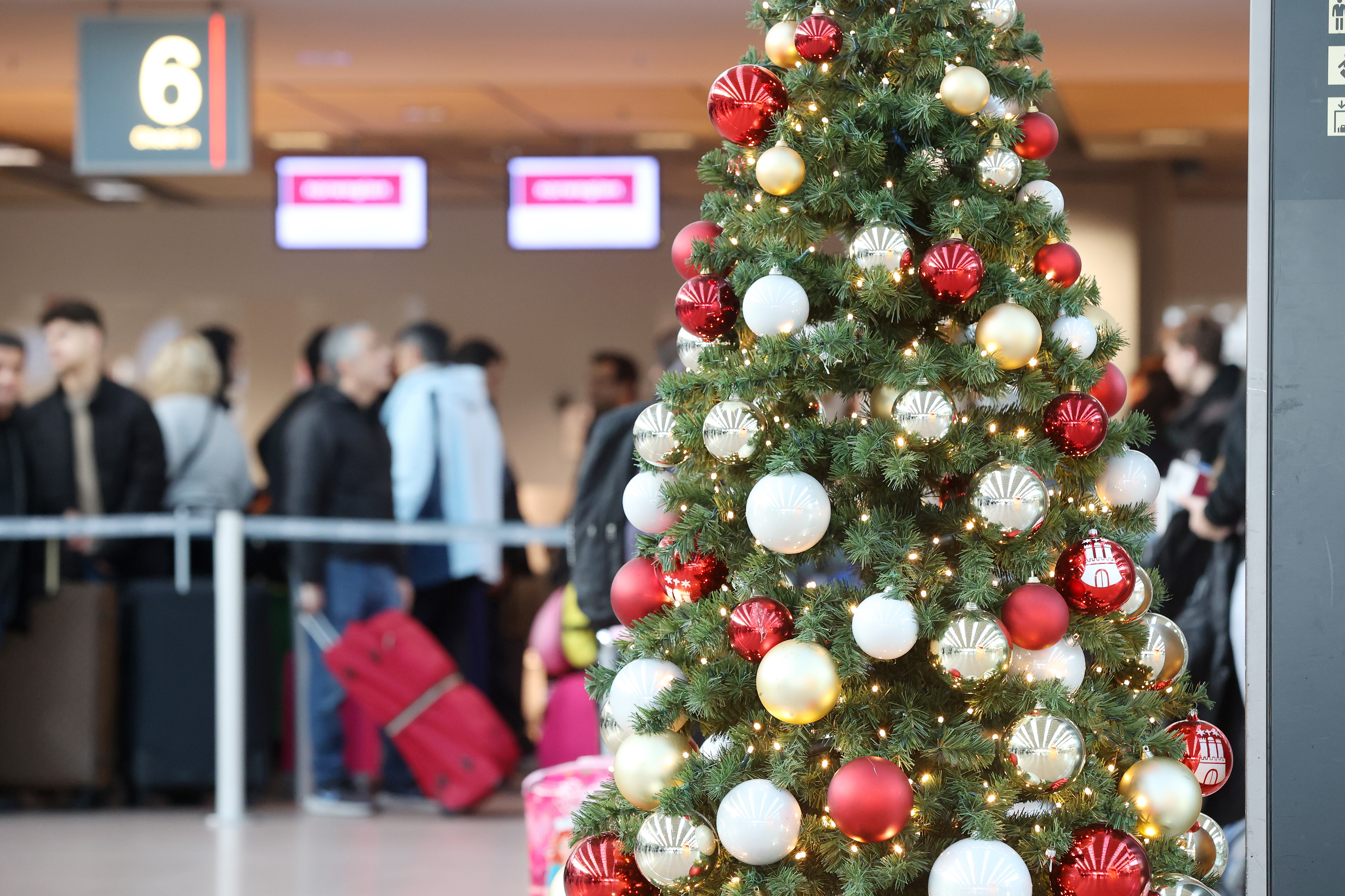 Record travel expected for Christmas and New Year's. Here are the days to avoid