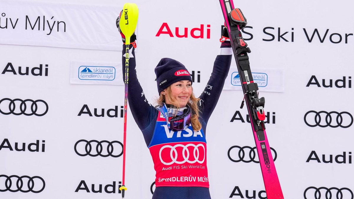Mikaela Shiffrin wins last slalom before Olympics for record-setting title