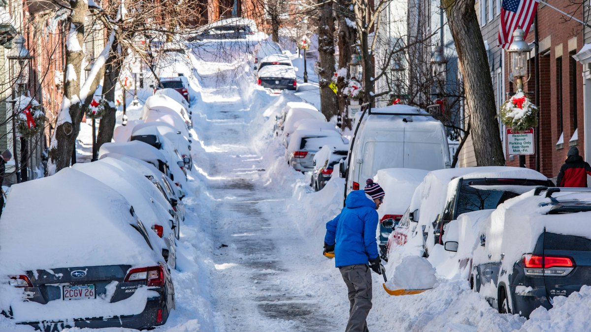 Live updates: Tracking the biggest snowstorm to hit Massachusetts in 4 years