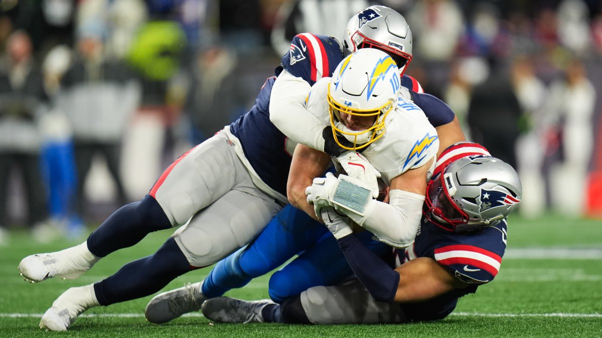 Patriots' defense comes up big in 16-3 Wild Card win over Chargers