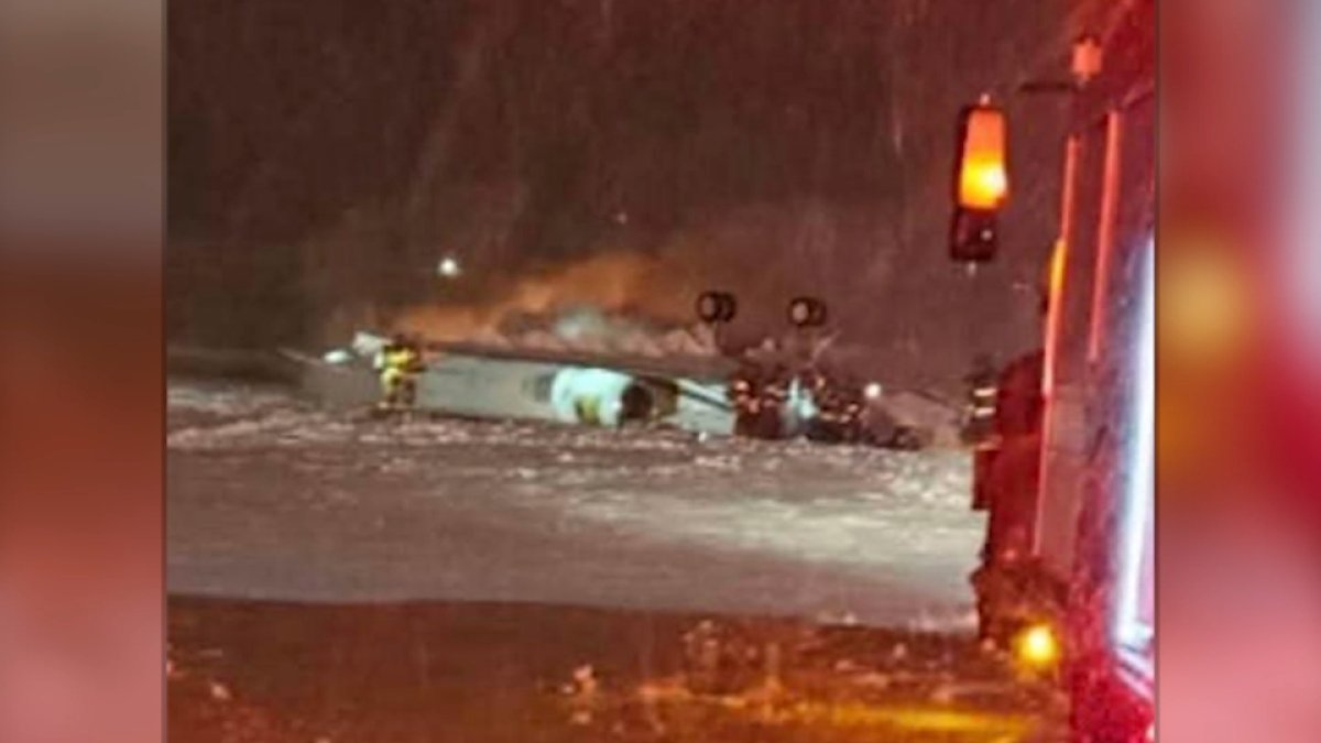 7 killed, 1 seriously injured in plane crash at Maine airport during snowstorm