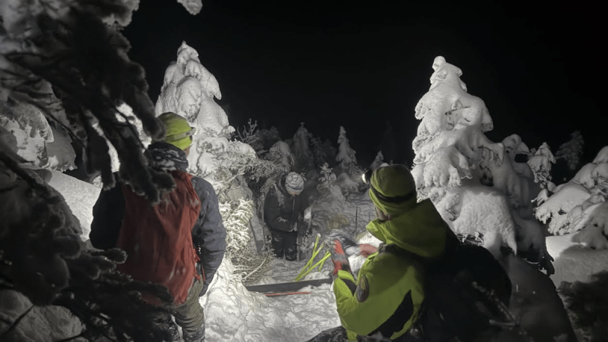 2 skiers from Mass. rescued from deep snow, blizzard-like conditions in NH's White Moutains