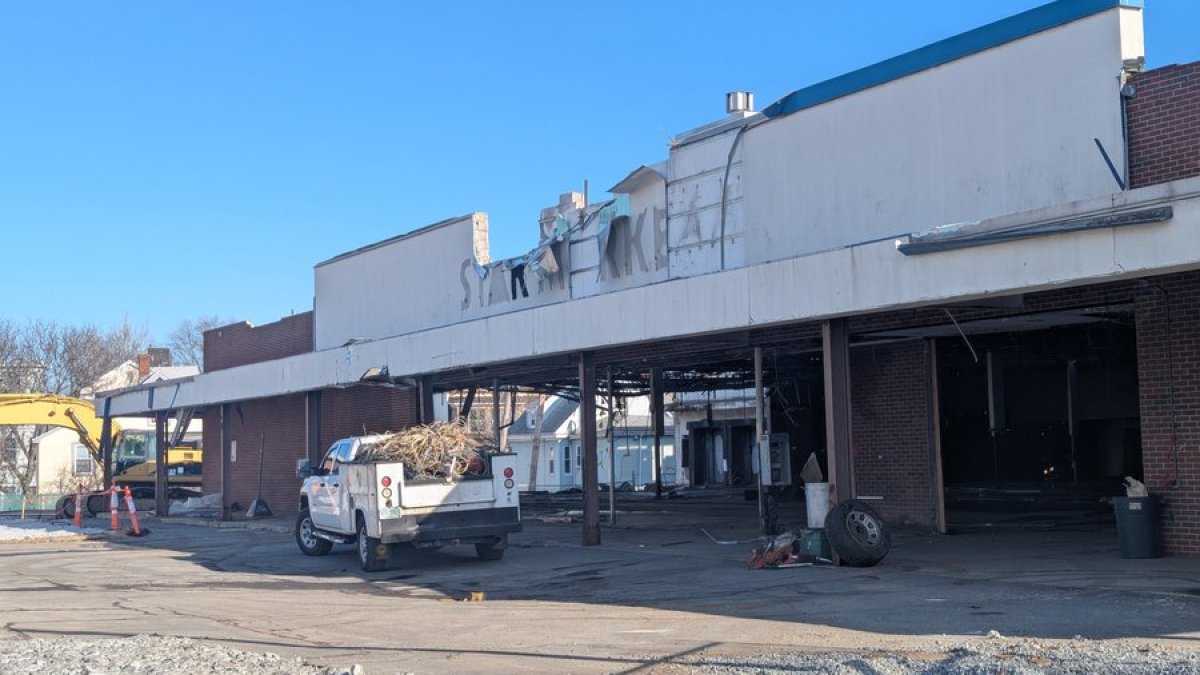 Somerville Star Market razed for apartment complex